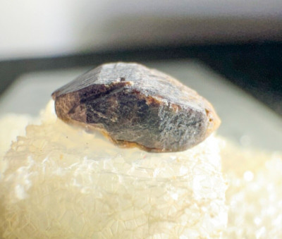   Thumbnail ZIRCON CRYSTAL  - Bancroft Ontario CANADA VIDEO 568