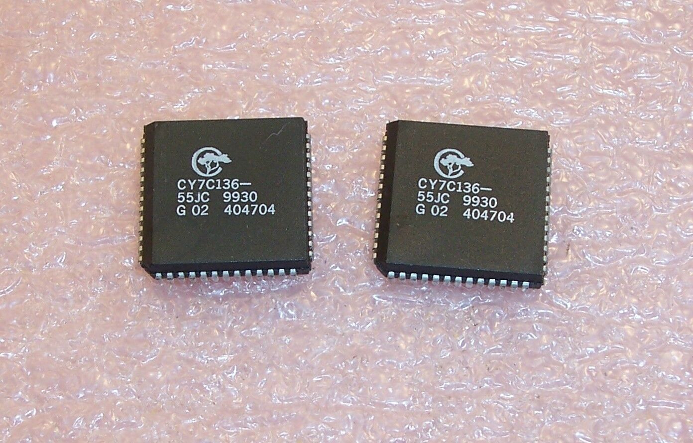 QTY (10) CY7C136-55JC CYPRESS PLCC-52 2Kx8 DUAL PORT SRAM QTY (10) CY7C136-55JC CYPRESS PLCC-52 2Kx8 DUAL PORT SRAM