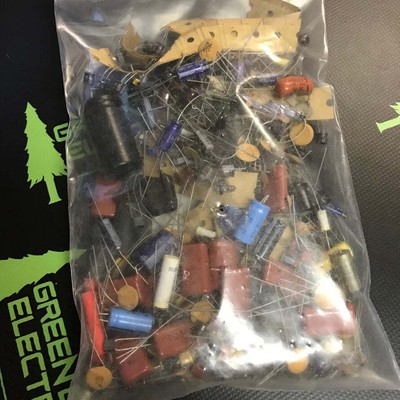 USC-CAPASST - US CIRCUITS - ASSORTMENT OF CAPACITORS - EVERY BAG IS DIFFERENT, V