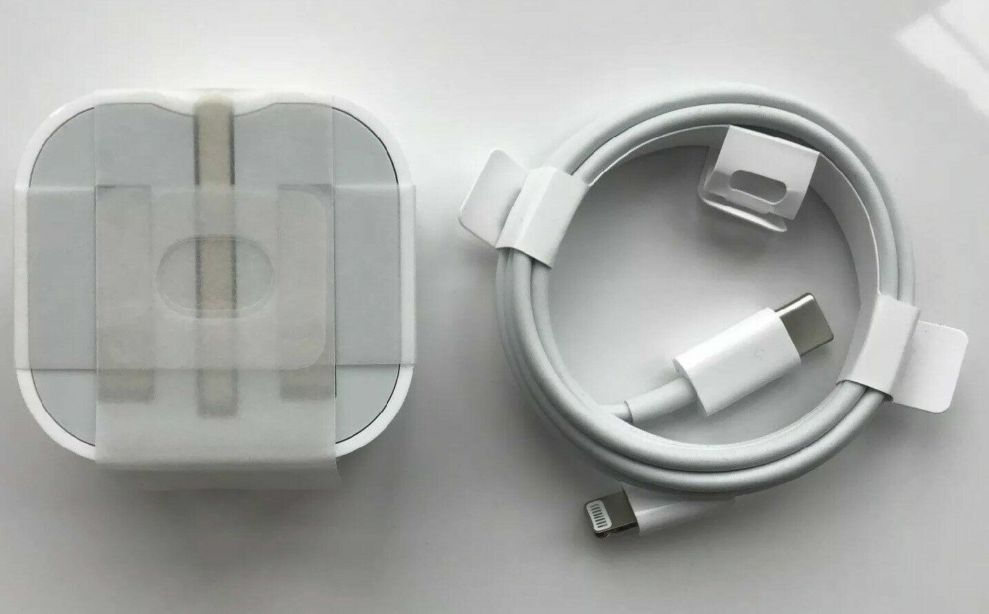 iPhone 12 mini (PRODUCT)RED & usb-cアダプタ iPhone 12 mini (PRODUCT)RED & usb-cアダプタ