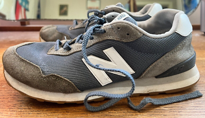 Navy blue sale new balance trainers