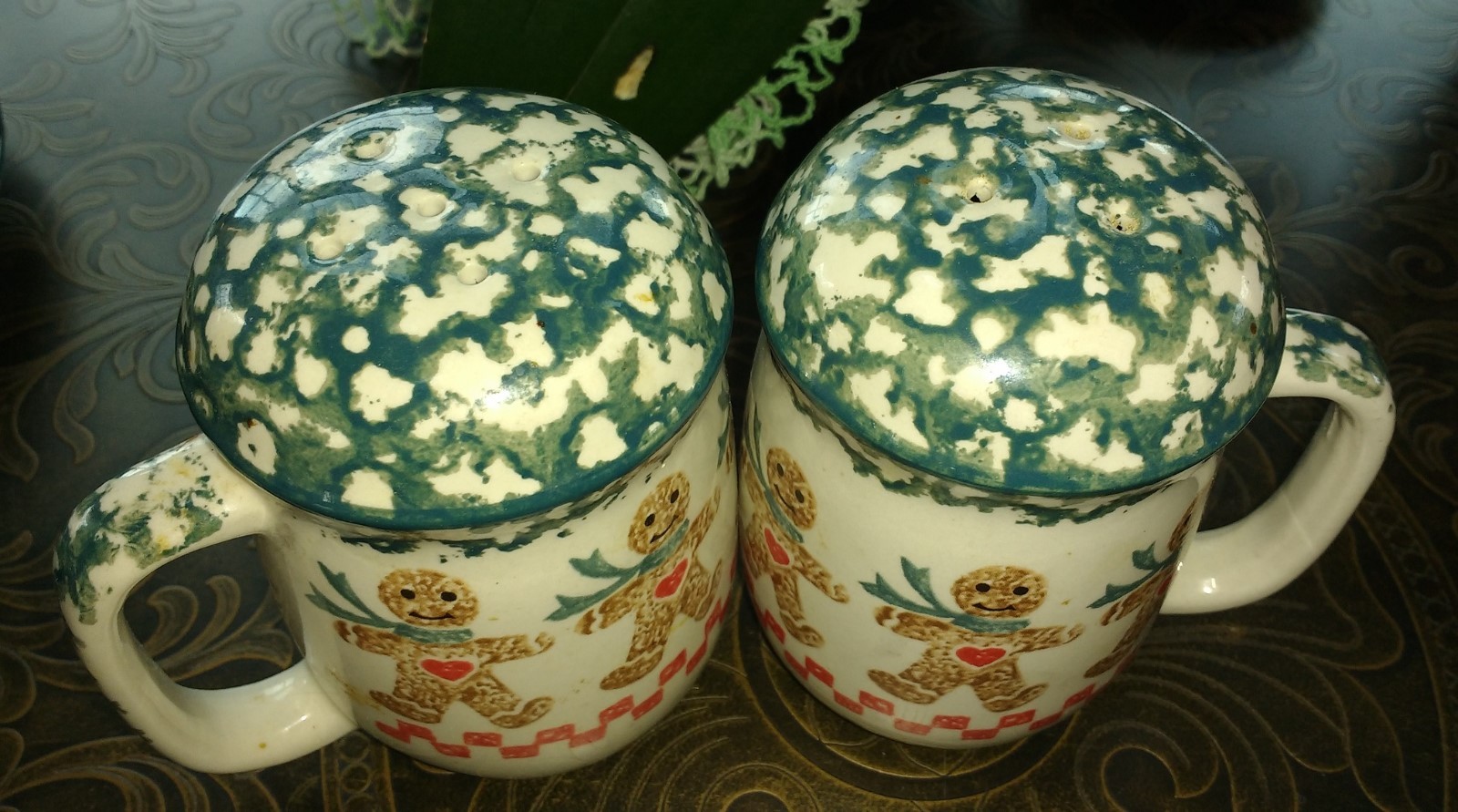 Tienshan Gingerbread Salt and Pepper Shaker Set 1998 Sponge Folk Art