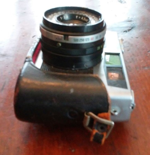VINTAGE PETRI 7  CAMERA 35MM GREEN O MATIC WITH LEATHER CASE DISPLAY PROP