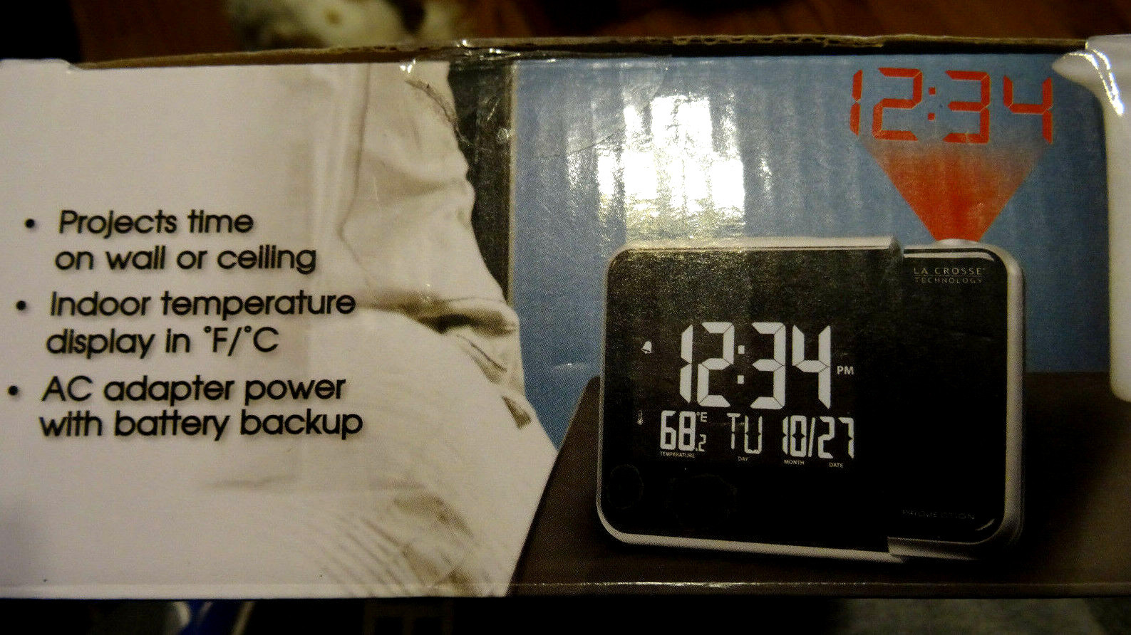 W85923 La Crosse Technology Projection Alarm Clock with Indoor Temperature new