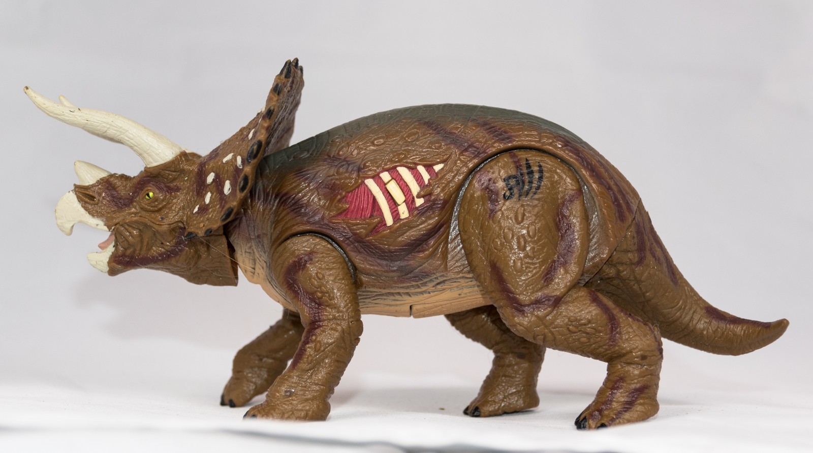 Hasbro JURASSIC PARK III Electronic Re-Ak A-Tak Triceratops