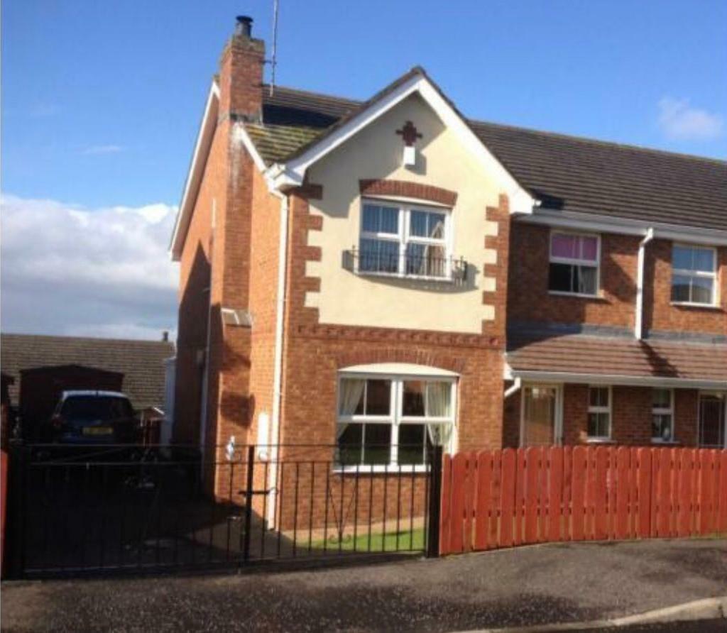 Beautiful 4 Bed House To Rent Crescent Link, Derry in Londonderry