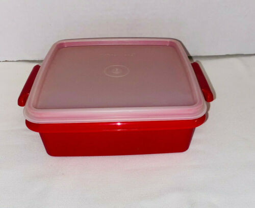 Tupperware Sandwich Square #1362 Sandwich Keeper Lunch Container RED T383