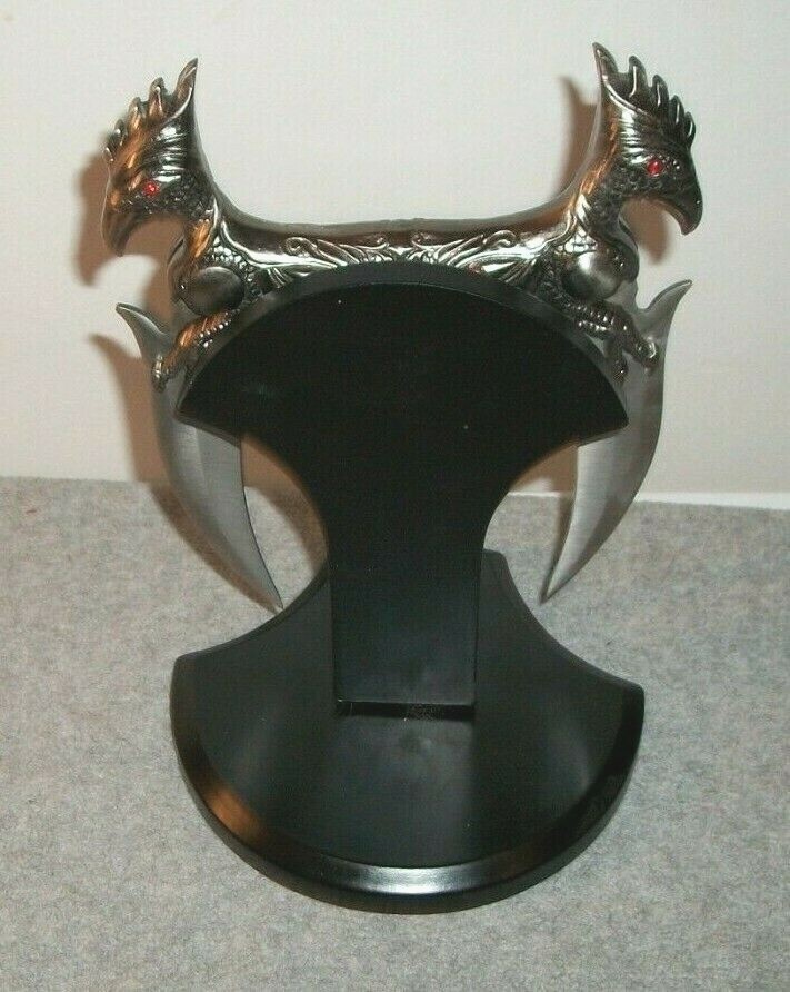 Fantasy Knife / Dagger - Double Blade Dagger on Blk Table Top Display D-3015 NOS