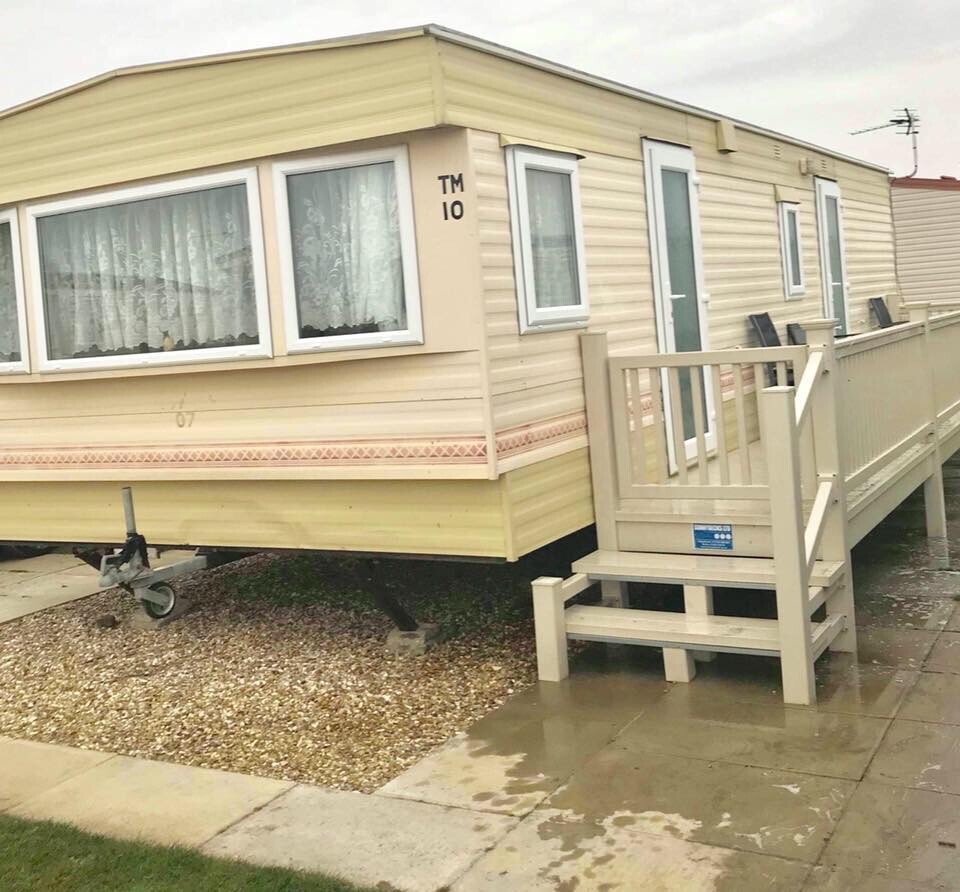 6 berth caravan in chapel st Leonard’s golden palms Skegness available for rent in Chapel St