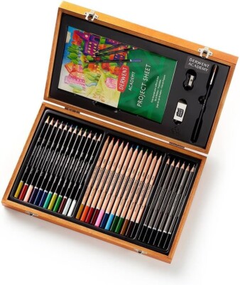 Derwent Academy Wooden Box Art Kit