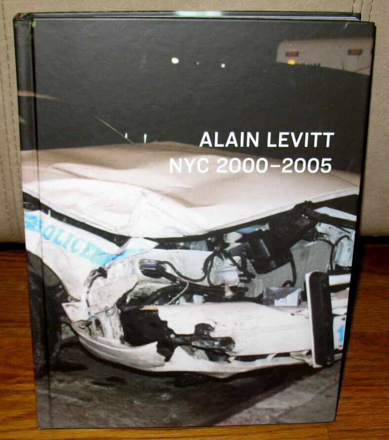 絶版‼️ ALAIN LEVITT: NYC 2000-2005 NYC 2000-2005 by Alain Levitt (Kama cover & print) – Rectangle