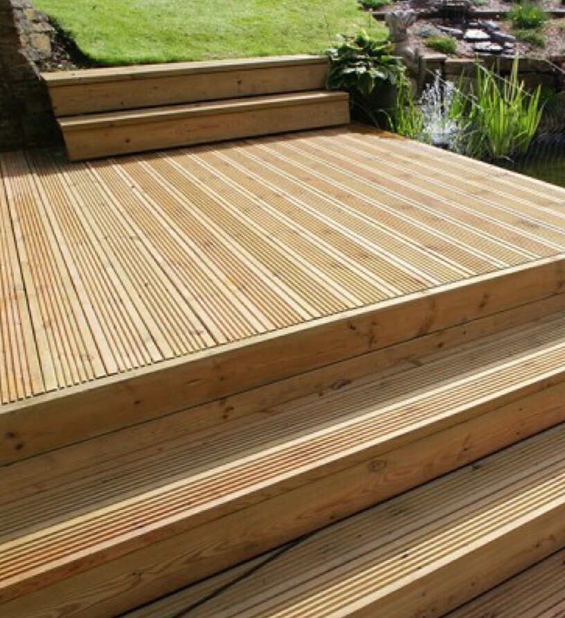 NEW TREATED REDWOOD DECKING 28MM X 125MM in Leicester, Leicestershire