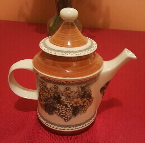 20 pc GOEBEL OESLAUER MANUFAKTUR BAVARIA GERMANY BURGUND COFFEE & TEA SET