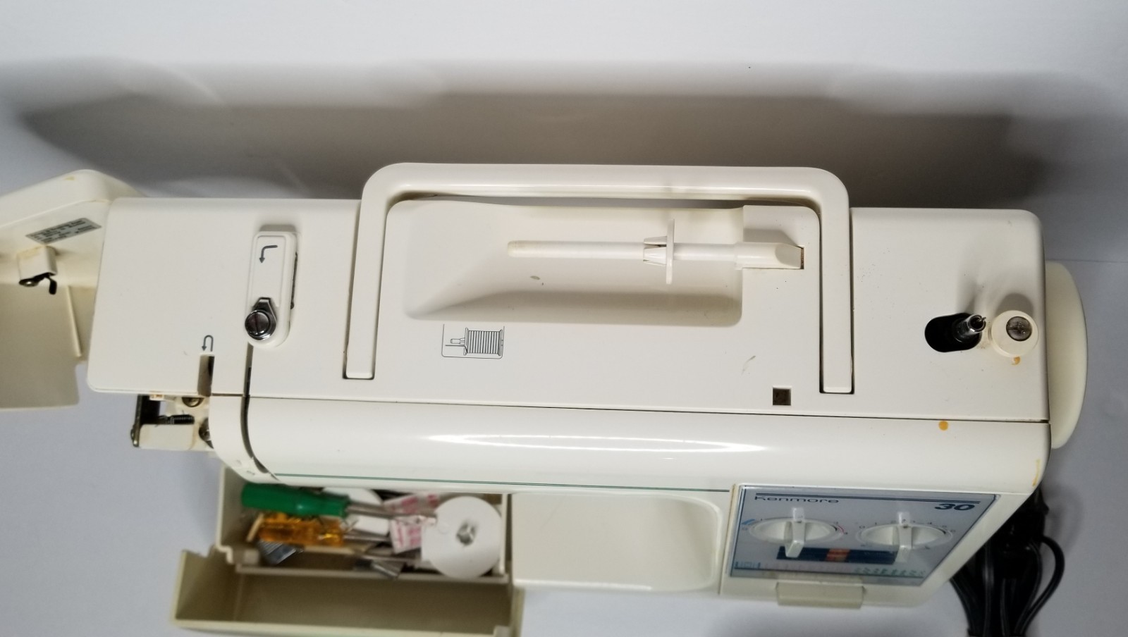 KENMORE MODEL 385.18830090 ZIG ZAG PATTERN SEWING MACHINE W/ FOOT PEDAL & CASE