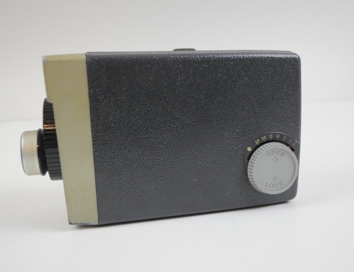 KODAK Brownie 8mm Movie Camera f/2.7 cine Wind up Handle Decor Display Vintage