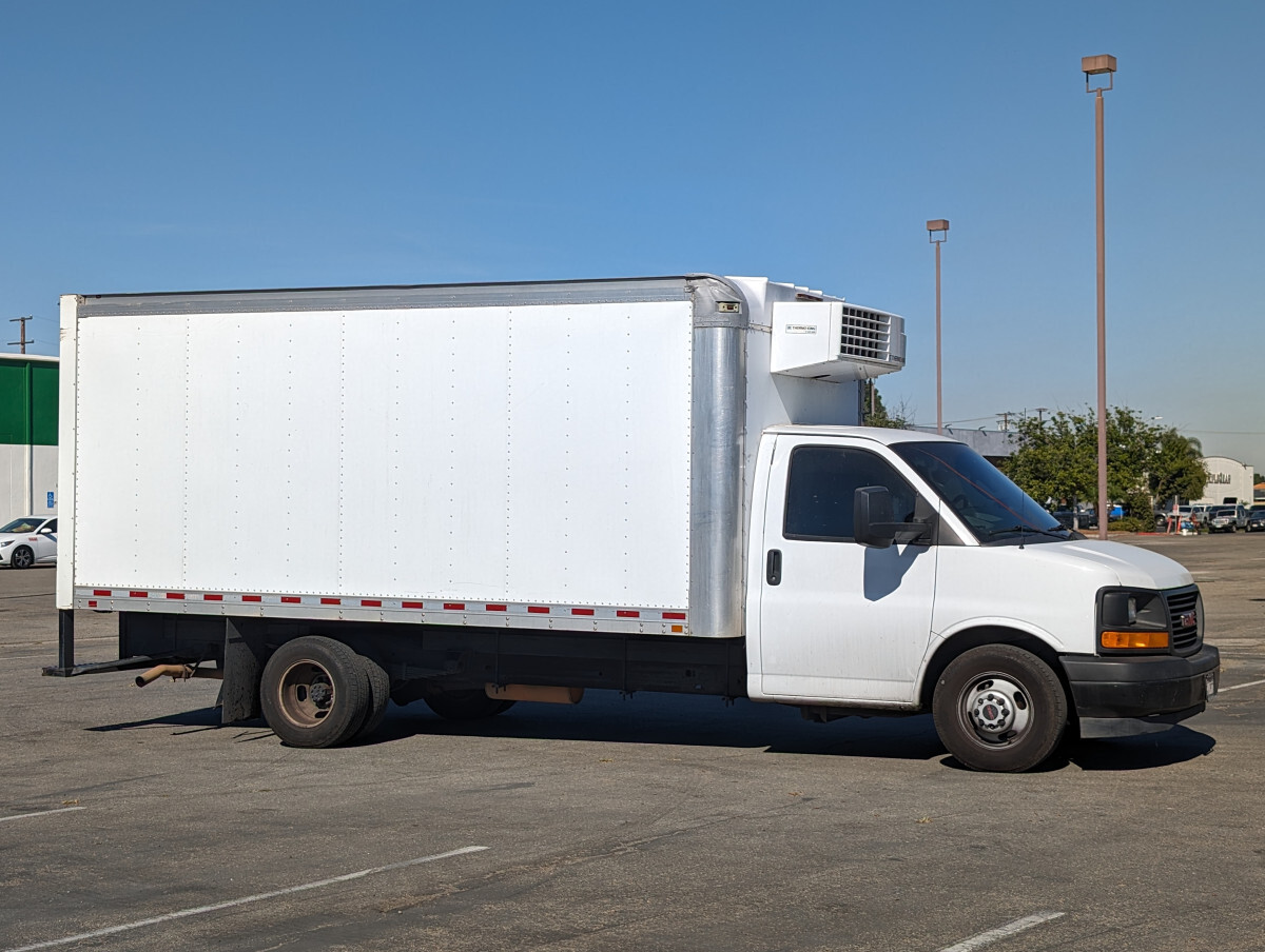 2017 GMC Savana 3500 Refrigeration Reefer 16FT Box Truck 170263 Miles 6.0L V8