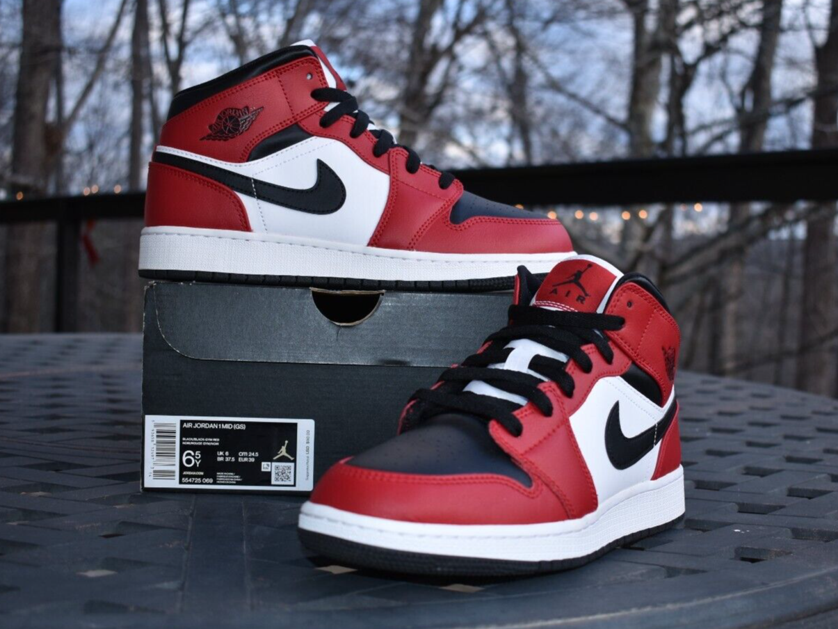 Nike Air Jordan 1 Mid GS 'Chicago Black Toe' 554725-069