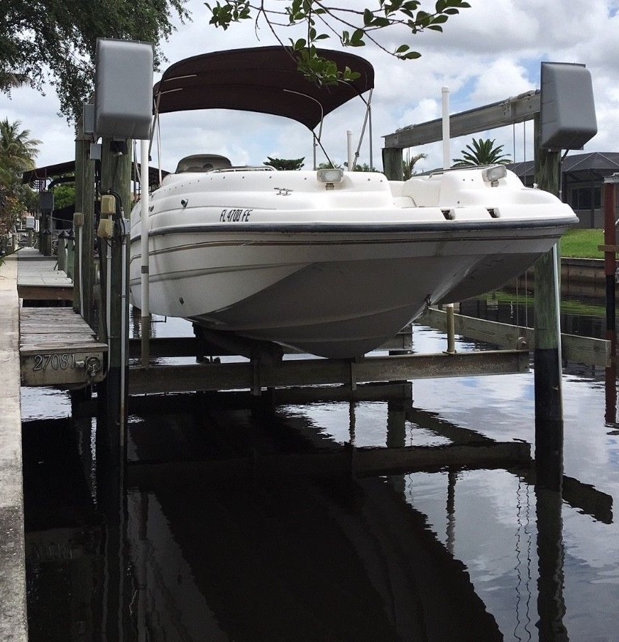 1999 Chaparral Sunesta 252 Powerboat, Bonita Springs FL | No Fees & No Reserve