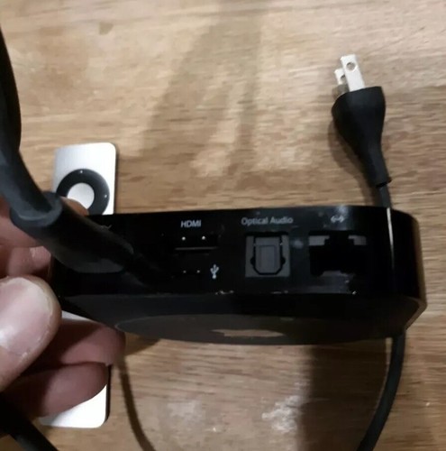 Apple TV 2nd Gen media streamer model A1378 with remote works great free ship