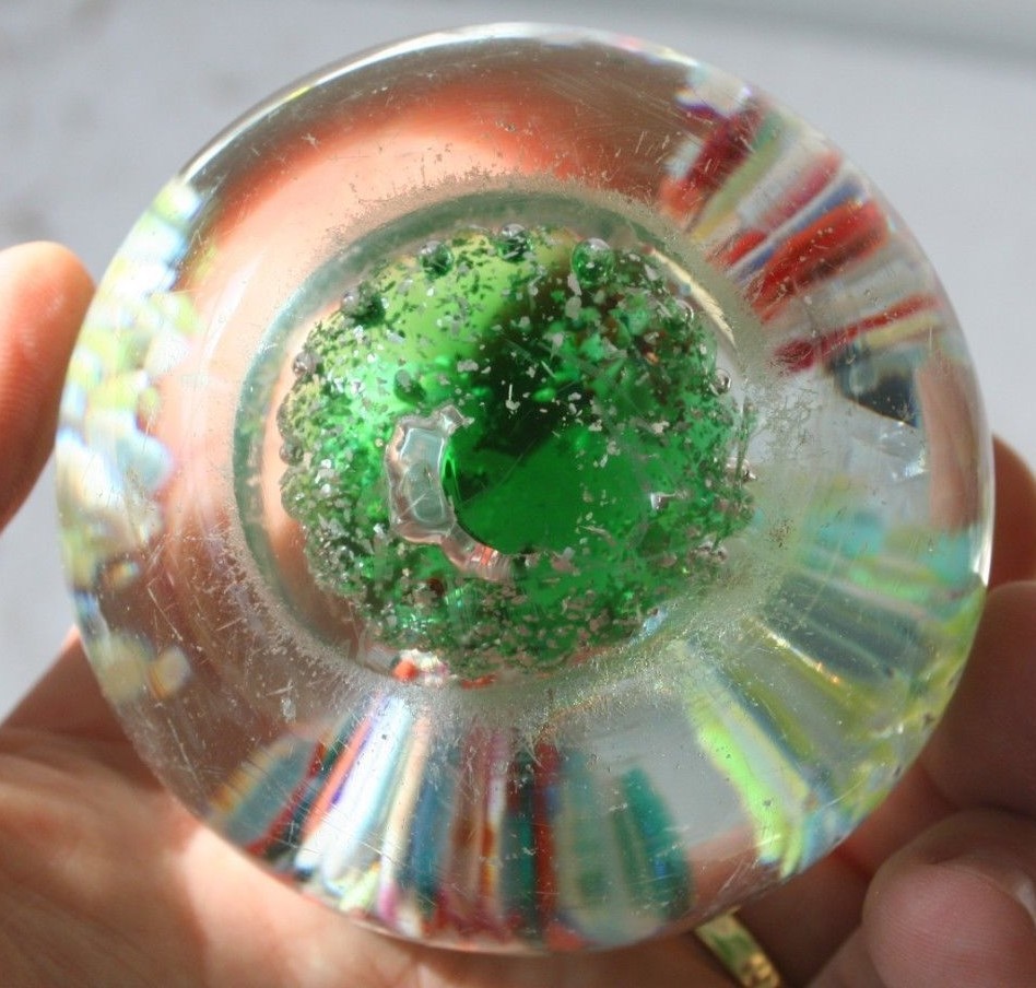 Paperweight Art Glass Ice Pick Flower attributed to John Gentile