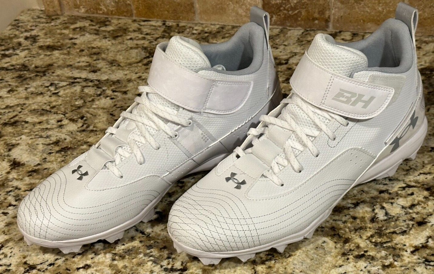New Under Armour Mens Harper 7 Mid RM White Baseball Cleats New Under Armour Mens Harper 7 Mid RM White Baseball Cleats