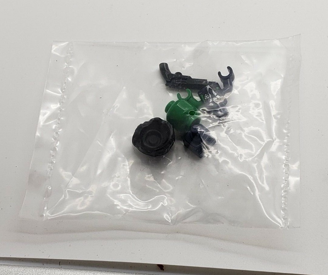 Kre-o Kreo Mini figure Cityville Invasion Agent Snarl of Police Station Zombie