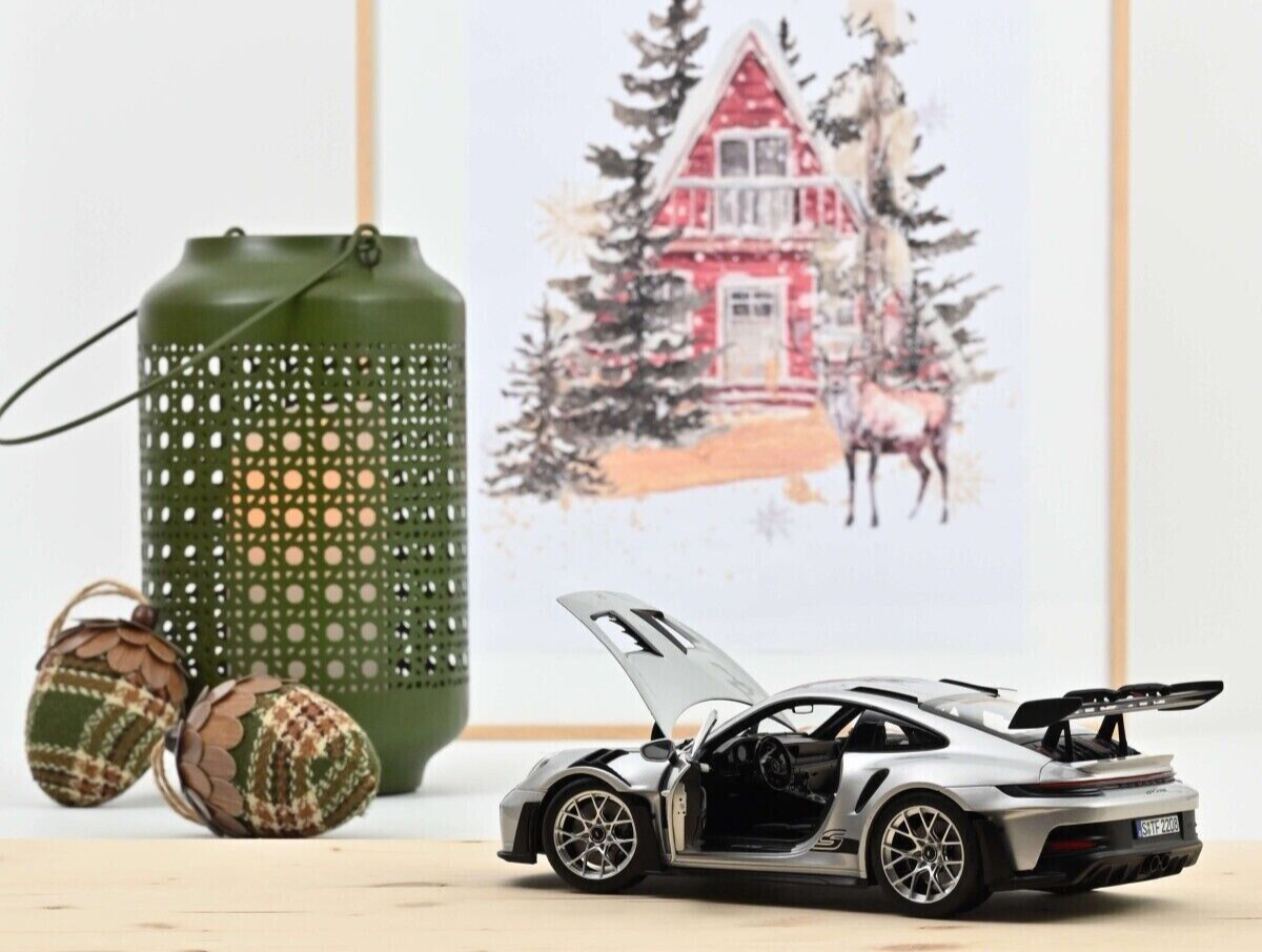 アンソン　ANSON Porsche 911 GT2 ミニカー 1/18 Anson 30321 Porsche 911 GT2 silver 1:18 scale big spoiler