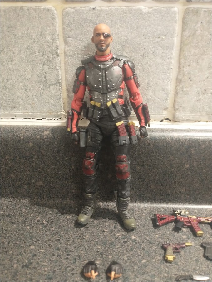 mafex デッドショット 71GTR40i3hL._UF350,350_QL80_.jpg