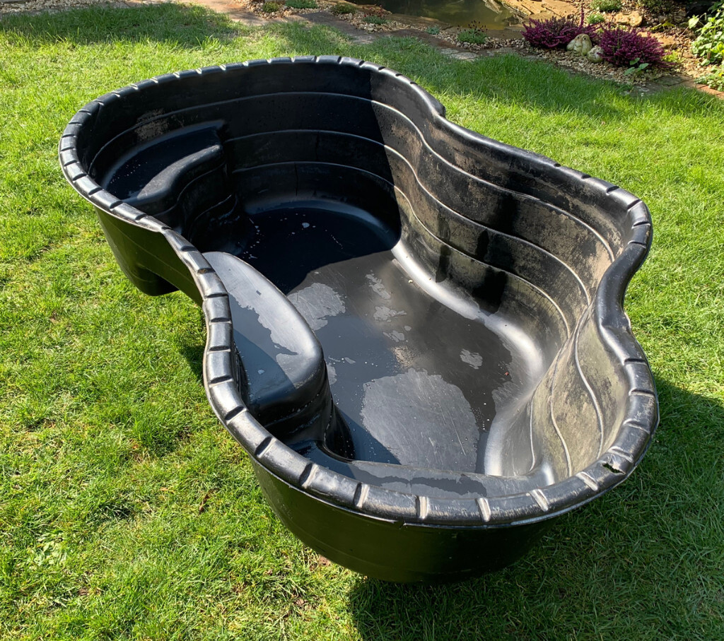USED Blagdon Damselfly 500 preformed pond in Thatcham, Berkshire