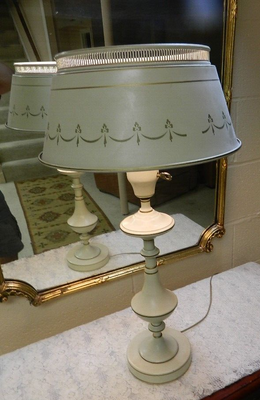 Vintage Tole Toleware Metal Desk Table Lamp White w Tan Stencil Trim Light