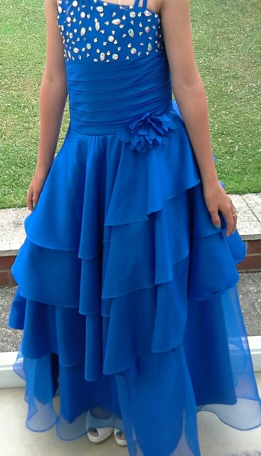 REDUCED FOR QUICK SALE Prom Dress Girls age 11 As New to fit 1012