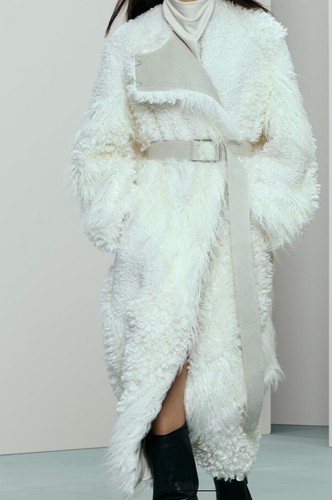 最安値✨THE TOÉ WHITE FUR COAT Sサイズ　完売品 ZARA WOMAN FW24 FAUX FUR JACKET ZW COLLECTION ECRU 4360/246