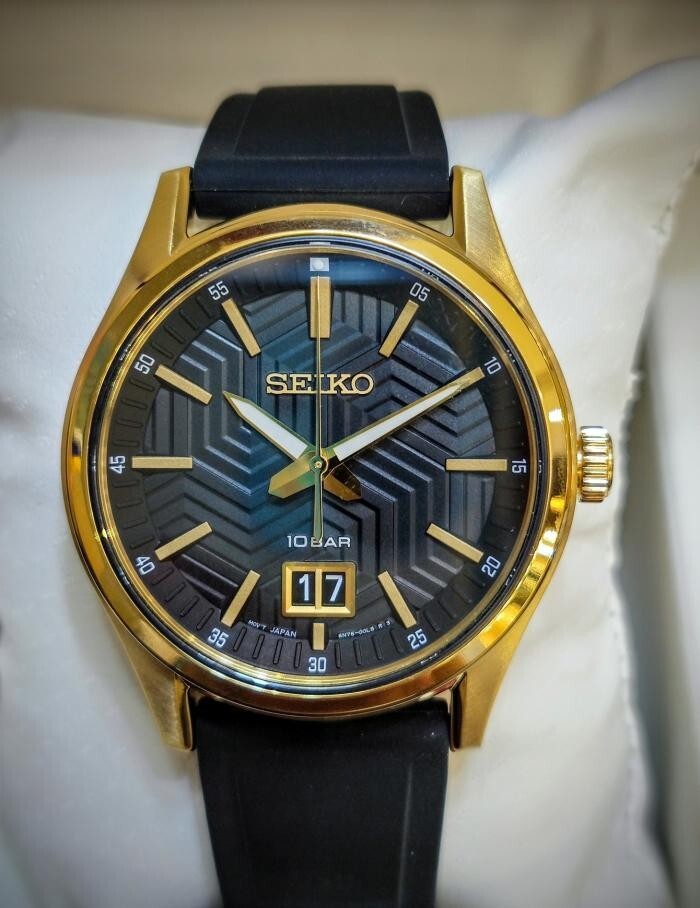 Pre-owned Seiko Sur560p1 Discover More Black Analog Gold Tone Classic Quartz Men's Watch