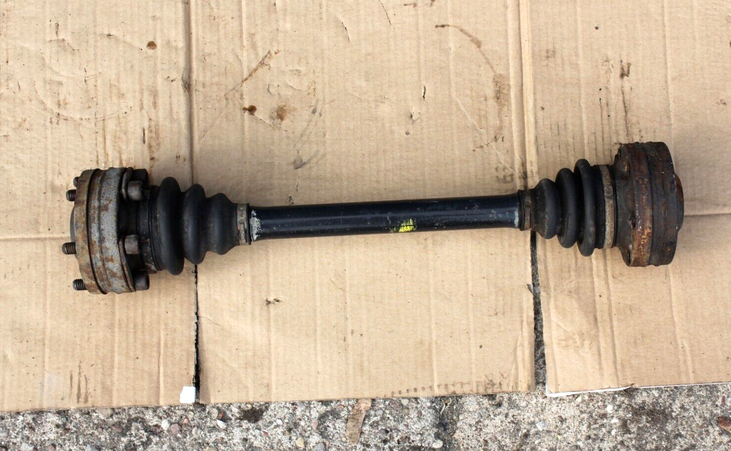 GENUINE ORIGINAL BMW E34 TRANSSMISION REAR DRIVE SHAFT WITH