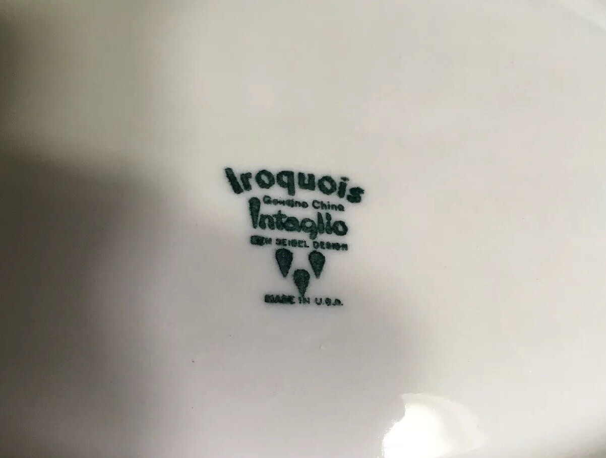 Set Of 2 Ivy By Iroquois Intaglio Oval Platters 11 1/2” By 9 1/8” Christmas USA