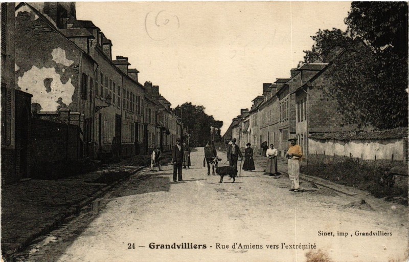 Cpa Grandvillers - Rue D'Amiens Vers L'Extremite (259783)