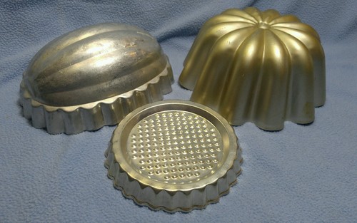 3 Vintage Baking Tins
