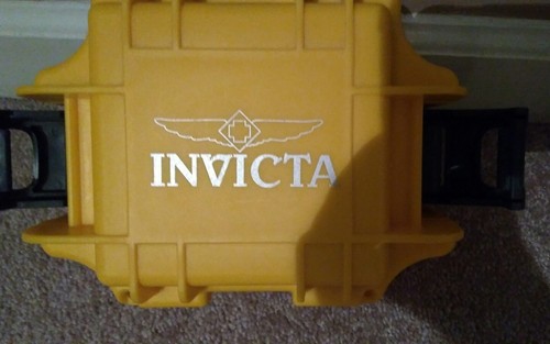 New Invicta one- slot yellow dive case, excellent condition