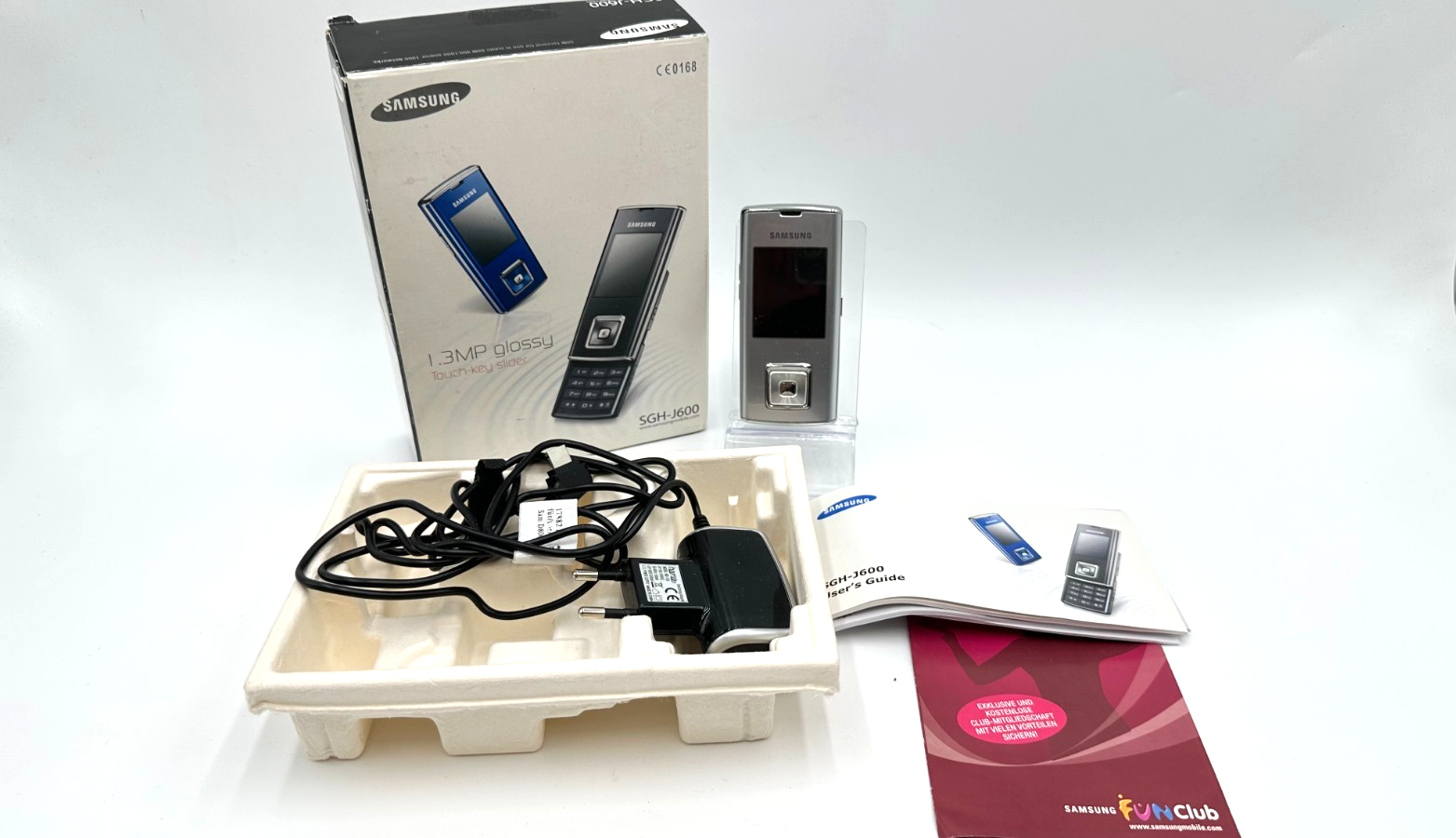 Samsung SGH-J600 - Slider Handy - 1.3 MP Kamera - mit OVP
