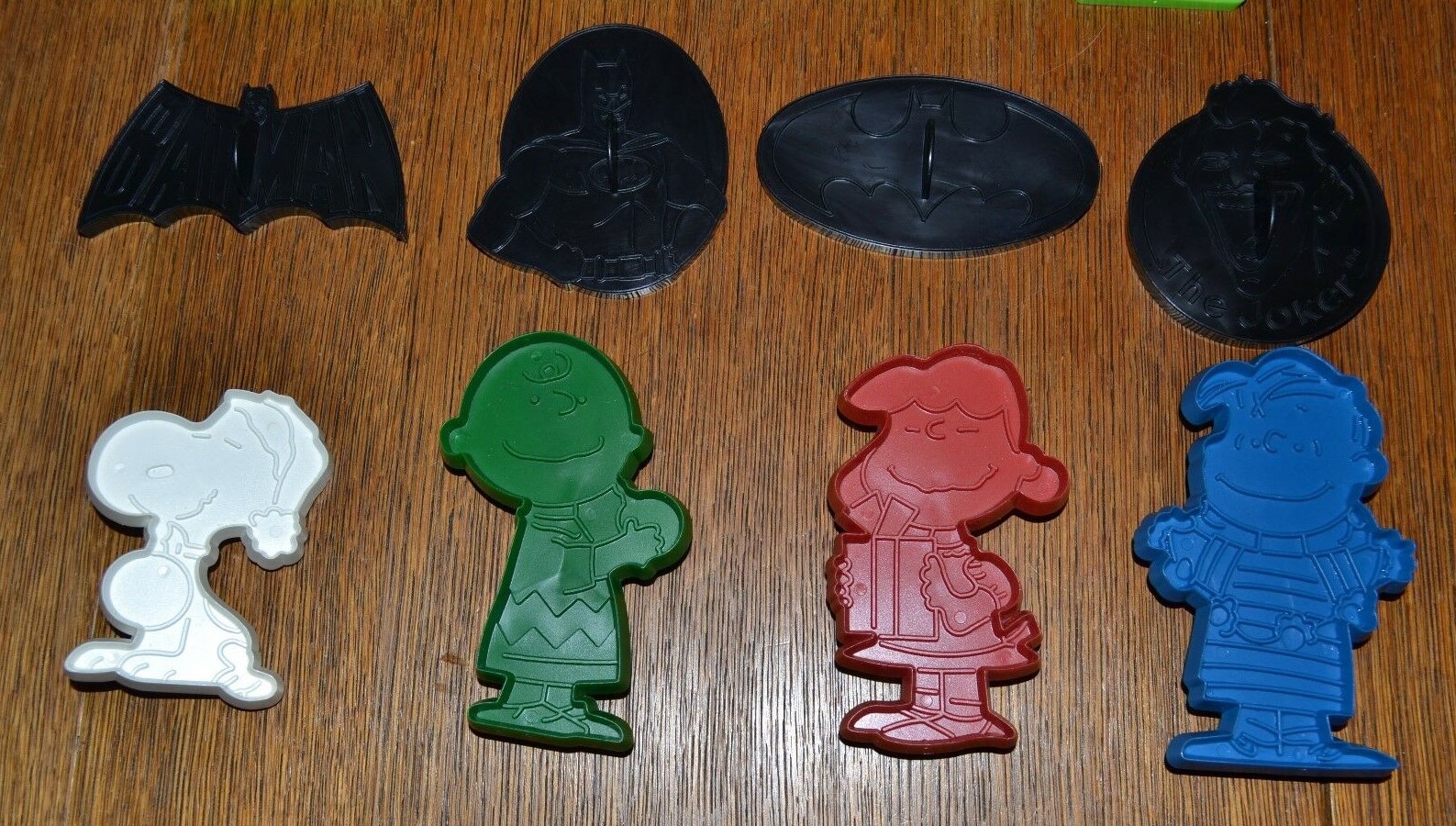 Lot of 12 Plastic Cookie Cutters Peanuts Snoopy Batman Ninja Turtles