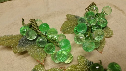 VINTAGE LOT (  4 )LUCITE ACRYLIC PLASTIC SMALL GRAPE CLUSTERS GREEN