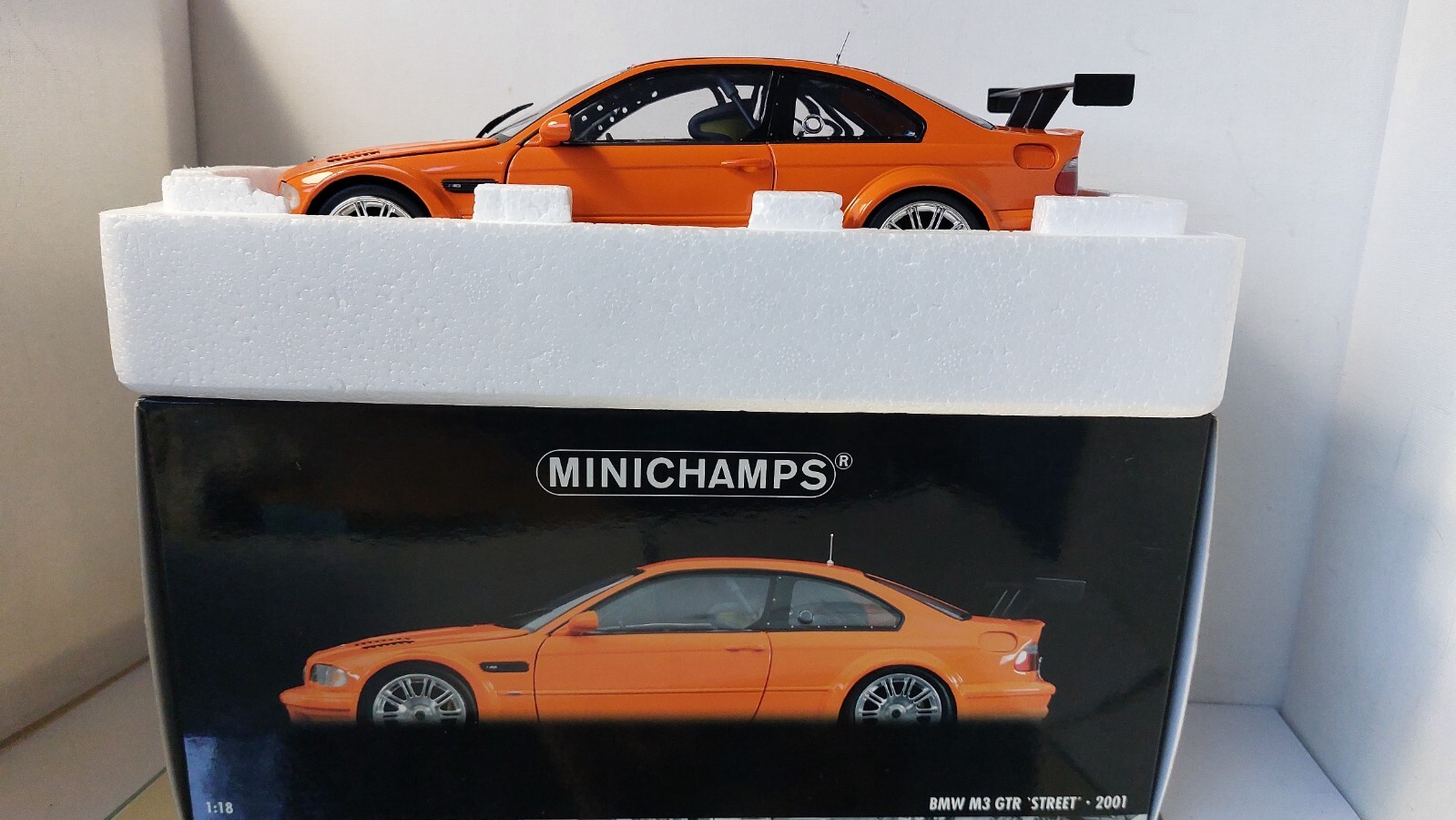 BMW M3 GTR 1/18 ミニチャンプス Minichamps 1:18 BMW M3 GTR Street Orange 2001 in Box almost