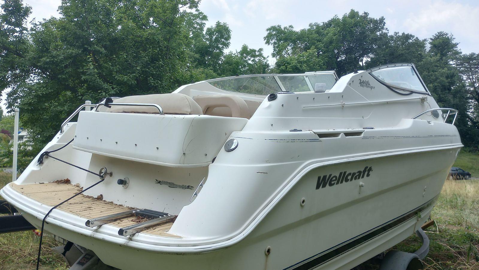 Owner 2000 Wellcraft 24' Boat Located in Eureka, MO - No Trailer
