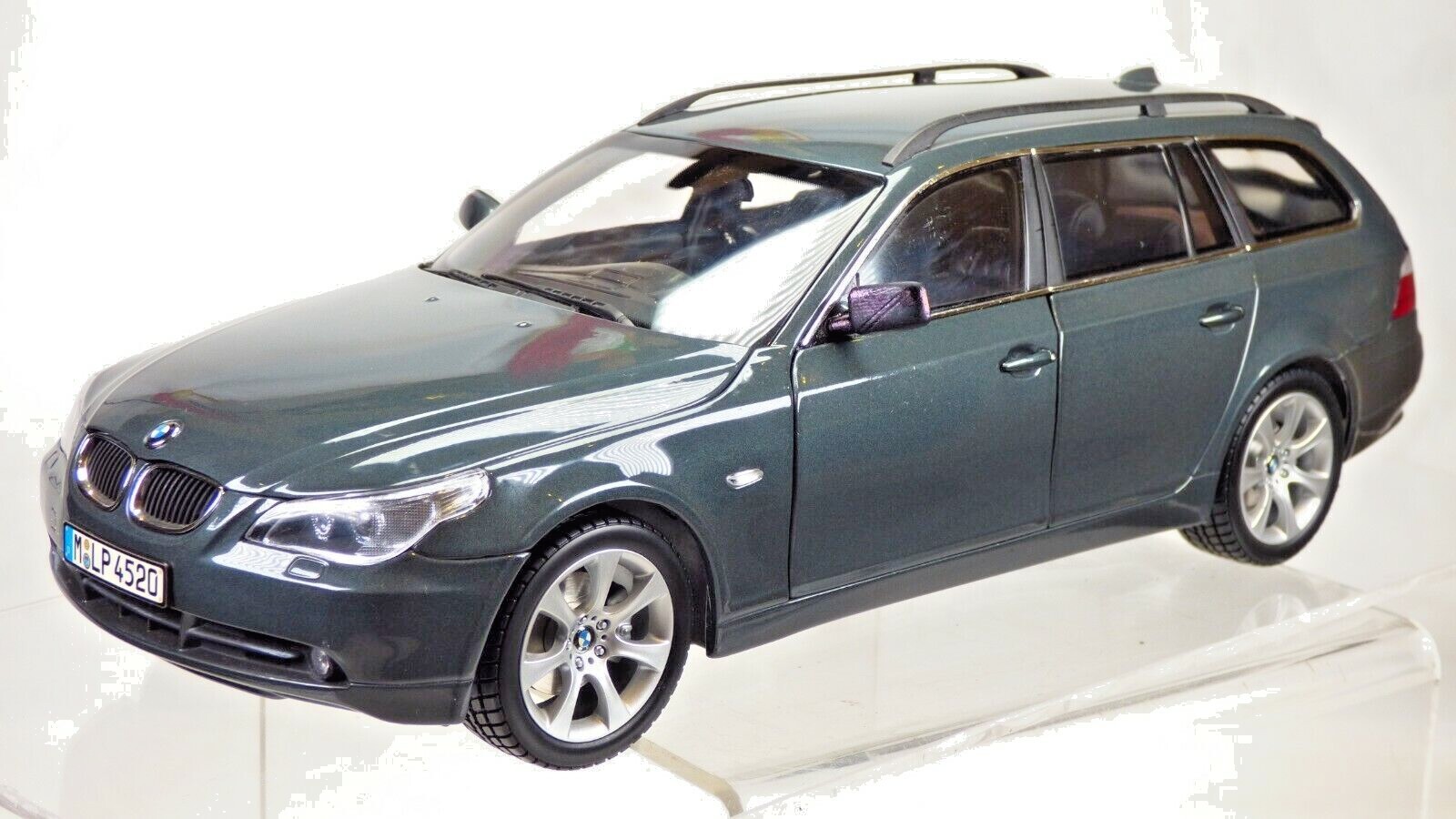 BMW 545i touring E61 silver ミニカー 京商 1/18 Original Model,1:18 Bmw 545i Touring Car grey white painting
