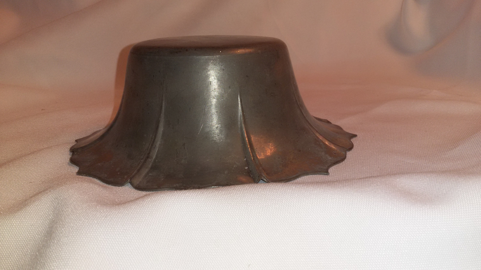 Vintage federal pewter cramped bowl  #  3599