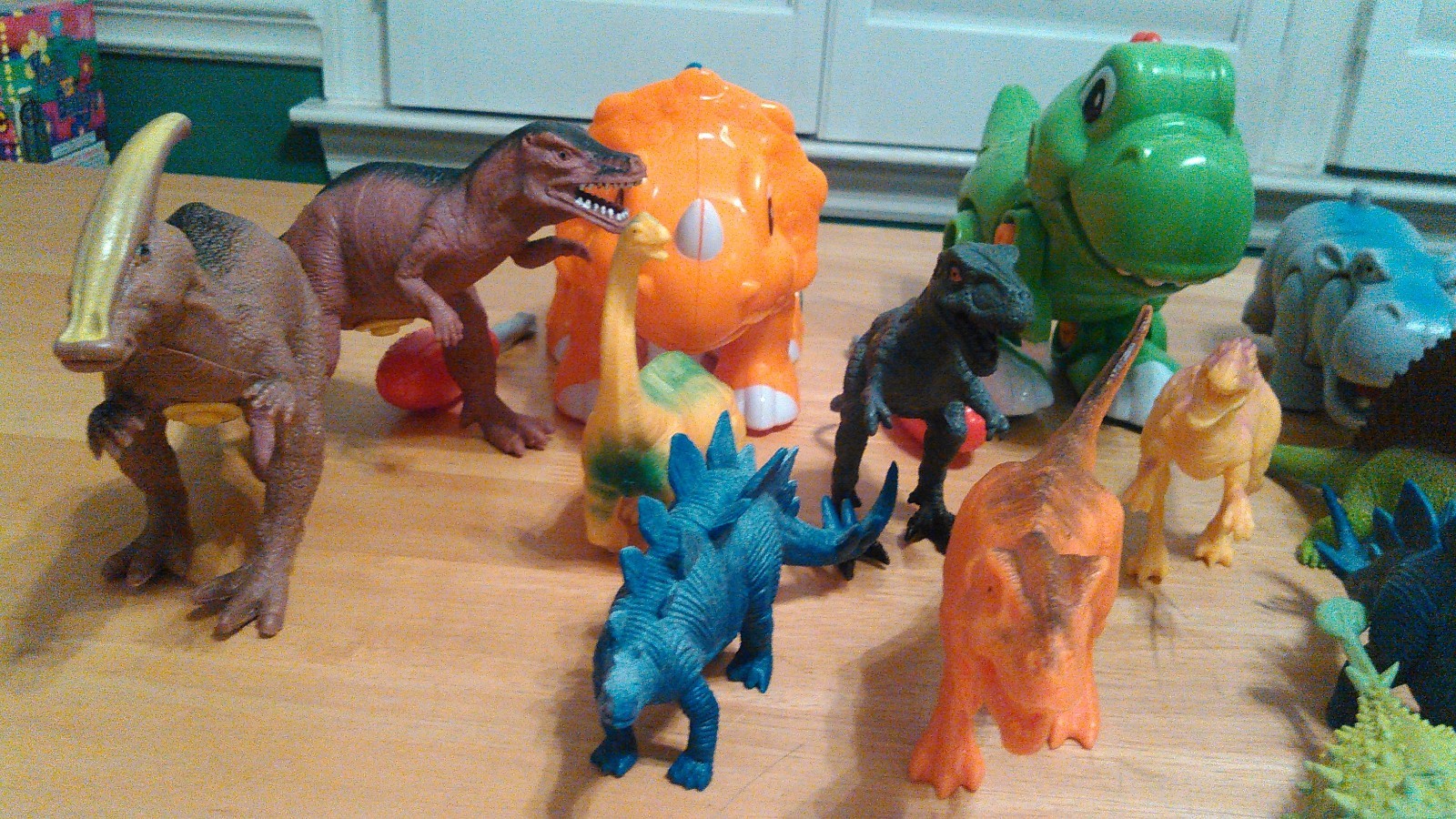 Assorted Mini Miniature Small Dinosaurs Lot of 17 Plastic & Vinyl Figures