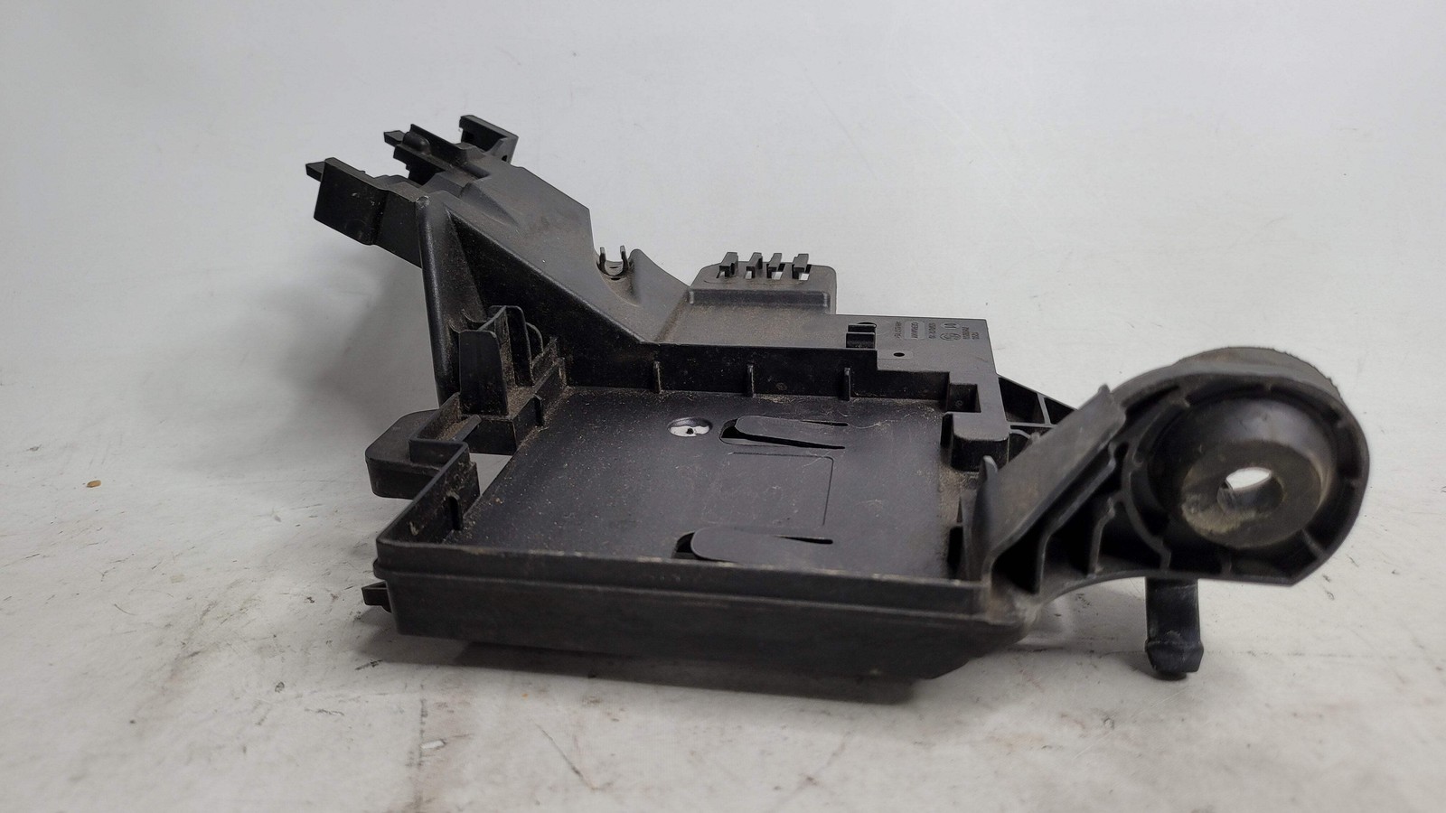 0 Bmw M2 M3 M4 F80 F82 F83 F87 SUPPLY MODULE HOLDER MOUNT COVER 7849609 image 2
