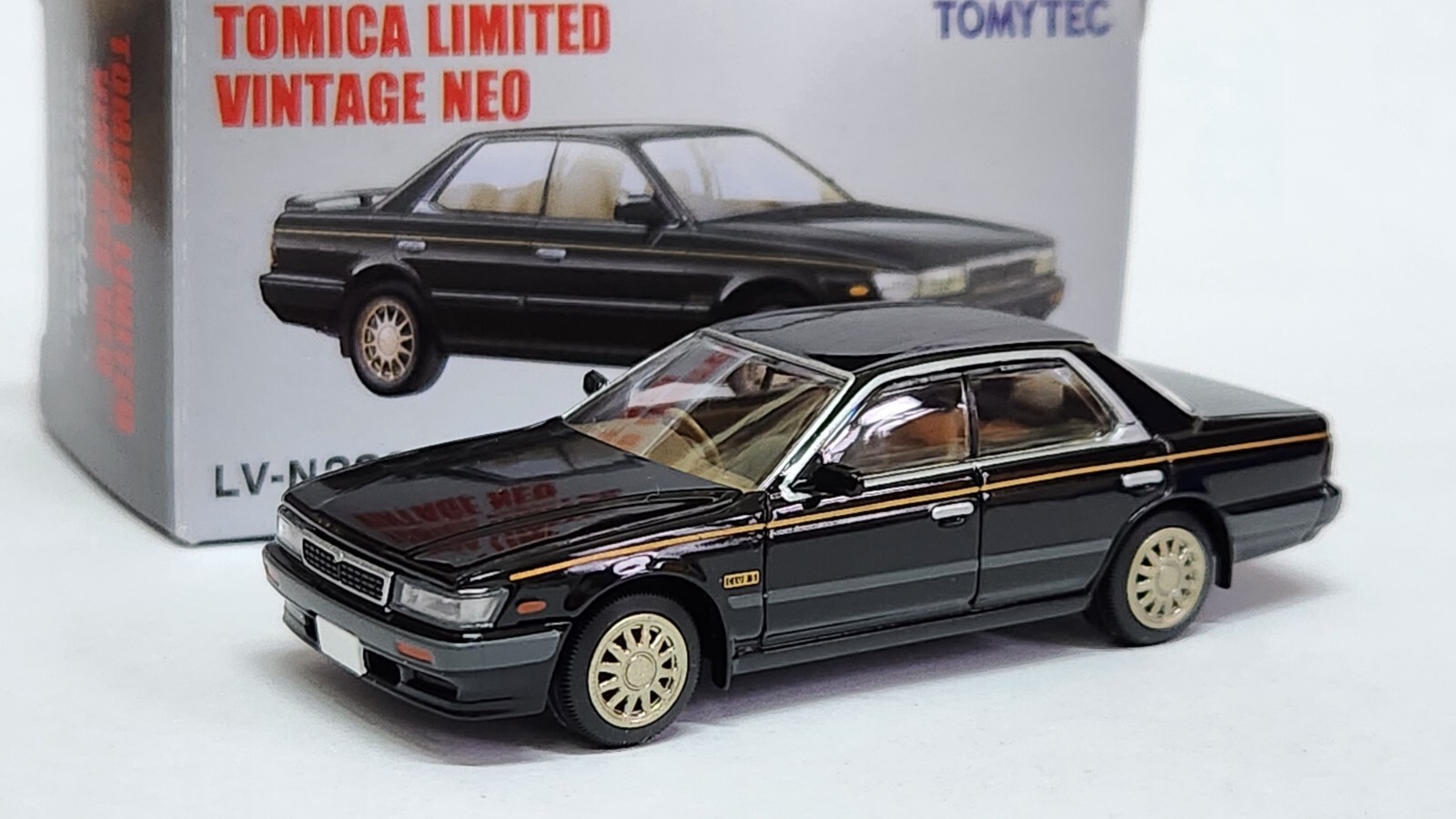 1: 64 Tomica 限量复古Tomytec LV-N238a 日产Laurel Twin Cam 1: 64 Tomica 限量复古Tomytec LV-N238a 日产Laurel Twin Cam