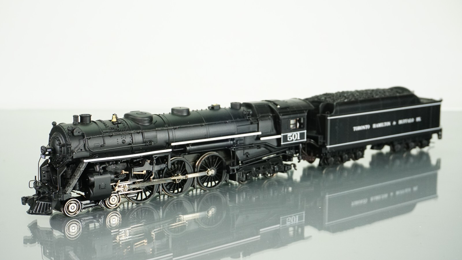 Broadway Limited 4-6-4 J1d New York Central 501 DCC w/Sound Broadway Limited 4-6-4 J1d New York Central 501 DCC w/Sound