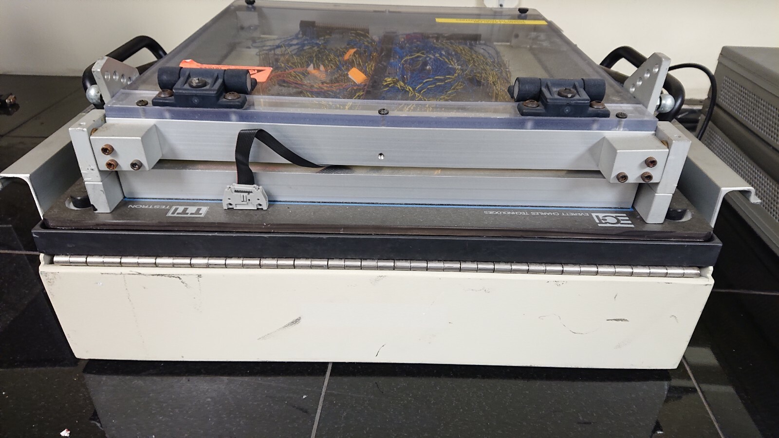 EVERETT Charles CMMM885X-D DISS-STAT FIXTURE - ESD PROTECTED